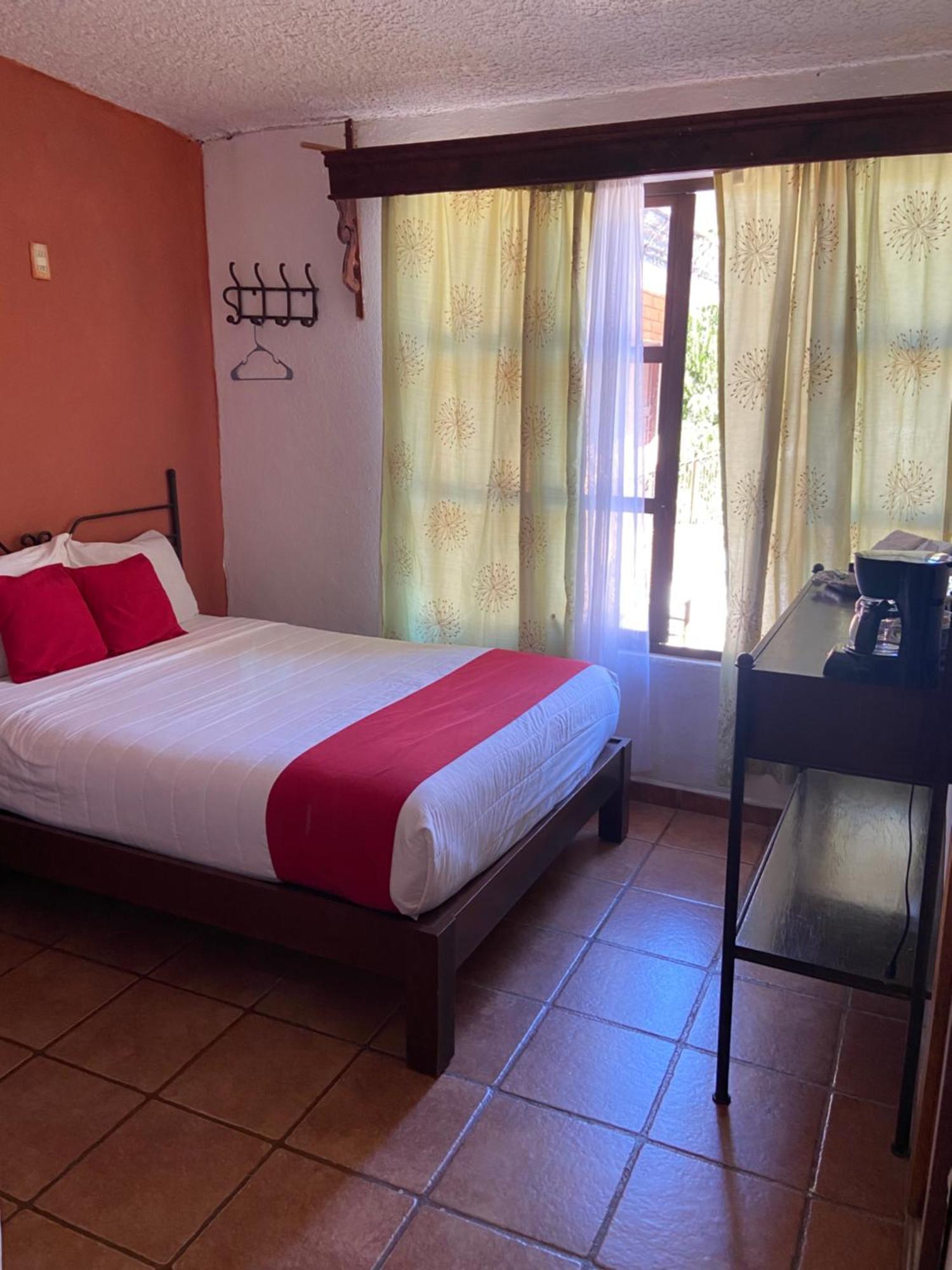 Hotel De Cervantes San Sebastián del Oeste الغرفة الصورة